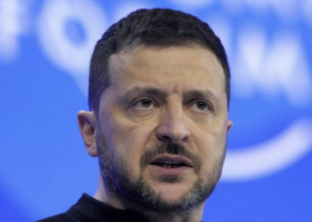 Зеленский намерен сохранить власть, оказывая давление на своих политических оппонентов — Politico