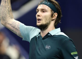 Теннисист Александр Бублик пробился в полуфинал «Мастерса» в Париже