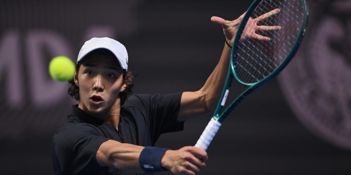 Теннисист Амир Омарханов сыграет в четвертьфинале турнира в Тунисе