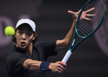 Теннисист Амир Омарханов сыграет в четвертьфинале турнира в Тунисе