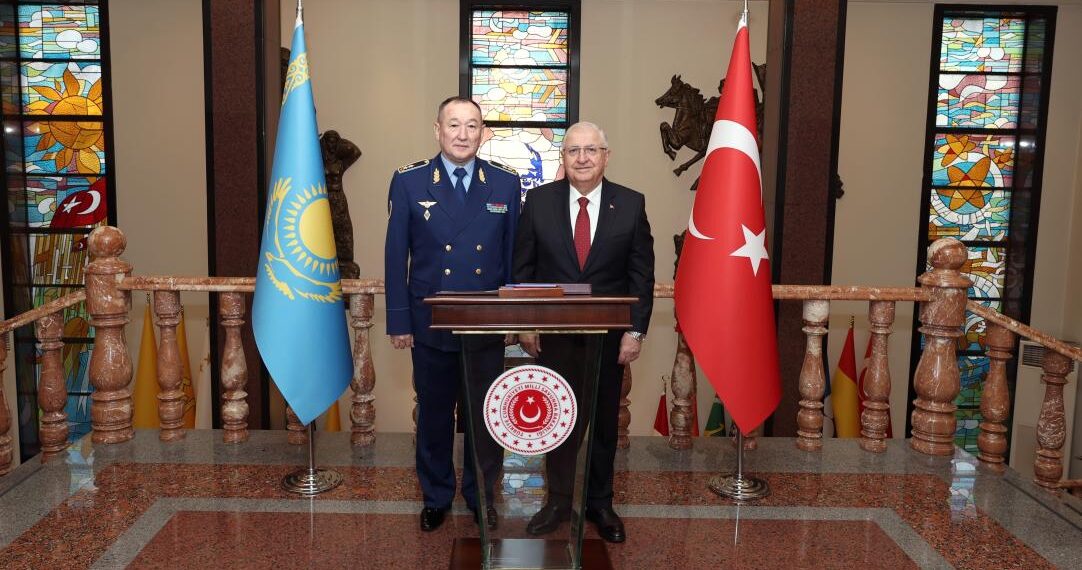 Глава Минобороны Казахстана посетил Турцию с официальным визитом