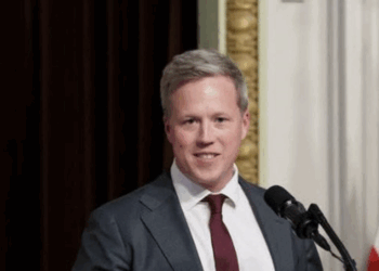 Министр армии США Дрисколл предупредил Киев о неминуемом поражении в конфликте с Россией — NBC