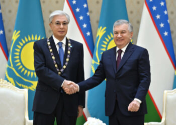 Президент Узбекистана вручил Касым-Жомарту Токаеву высшую государственную награду