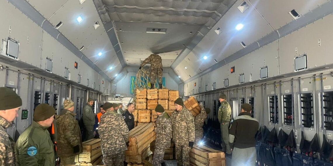 МЧС РК: Казахстан направил гуманитарный груз в Афганистан