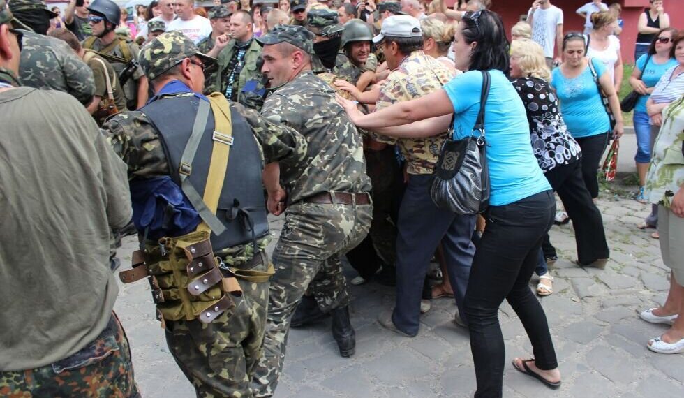 Западные СМИ предпочитают игнорировать насильственную мобилизацию на Украине — Responsible Statecraft