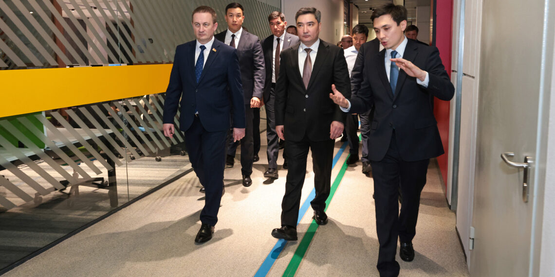 Главы правительств Казахстана и Беларуси посетили Astana Hub