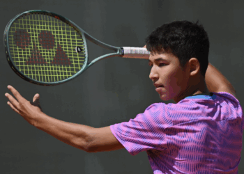 Теннисист Ахмади Маханов вышел в полуфинал престижного турнира в Майами