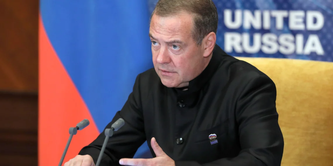 Зампред Совбеза России Медведев: милитаризация Европы может привести к краху ее экономики