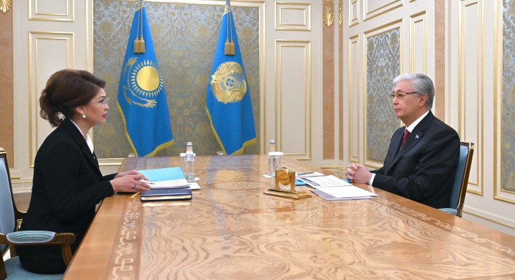 Глава государства провел встречу с министром культуры и информации