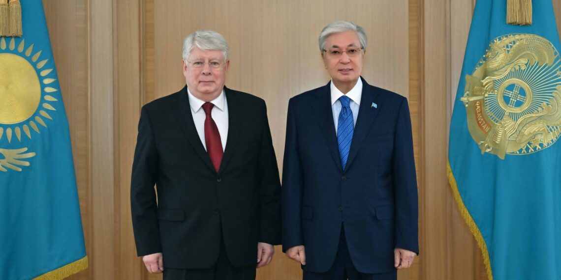Касым-Жомарт Токаев провел встречу с послом России в Казахстане