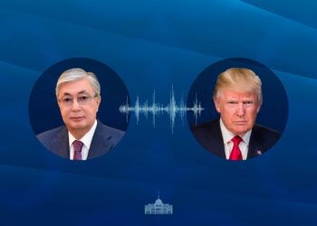 Президенты РК и США провели продолжительный телефонный разговор