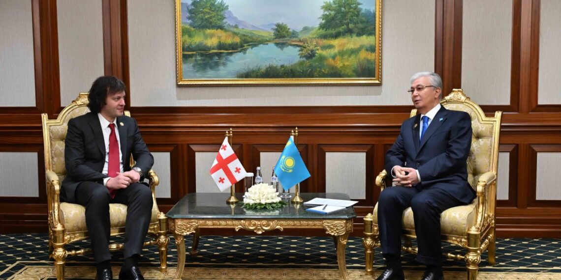 Глава государства провел встречу с премьер-министром Грузии