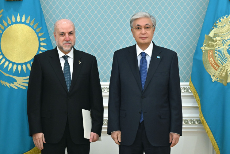 Глава государства провел встречу с Верховным судьей Палестины