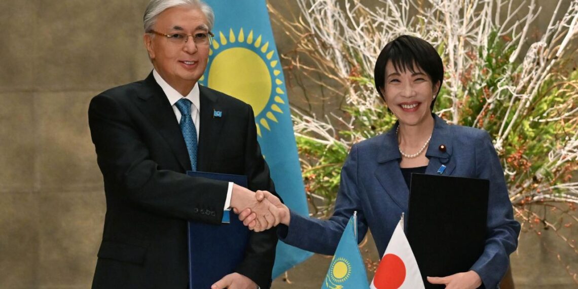 Казахстанский лидер провел переговоры с премьер-министром Японии