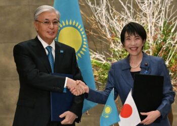 Казахстанский лидер провел переговоры с премьер-министром Японии