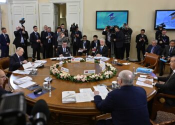 Токаев принял участие в заседании Высшего Евразийского экономического совета в узком составе