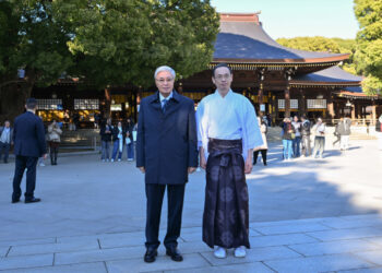 Президент Казахстана в рамках визита в Японию посетил храм Мэйджи Джингу