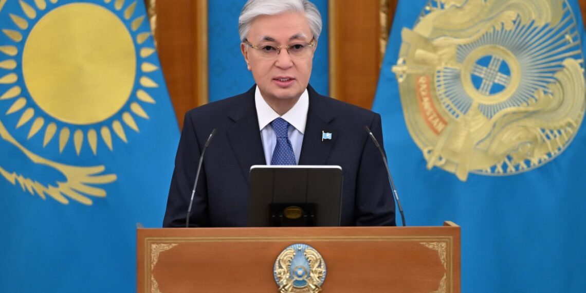 Токаев поздравил работников энергетической отрасли с профессиональным праздником