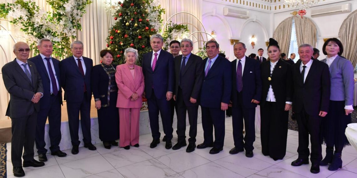 Кошербаев посетил Представительство МИД в Алматы и встретился с ветеранами дипслужбы