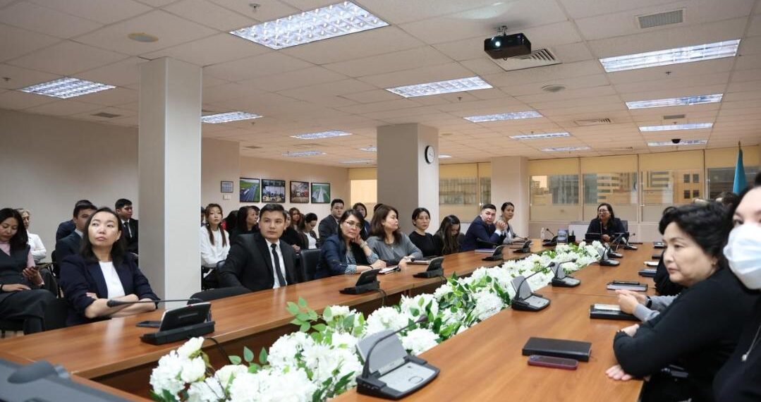 Представитель ПРООН в Казахстане провела лекцию для сотрудников Министерства транспорта