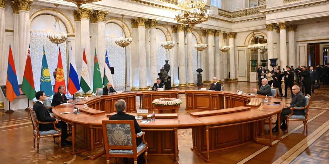 Касым-Жомарт Токаев принял участие в неформальной встрече глав государств СНГ