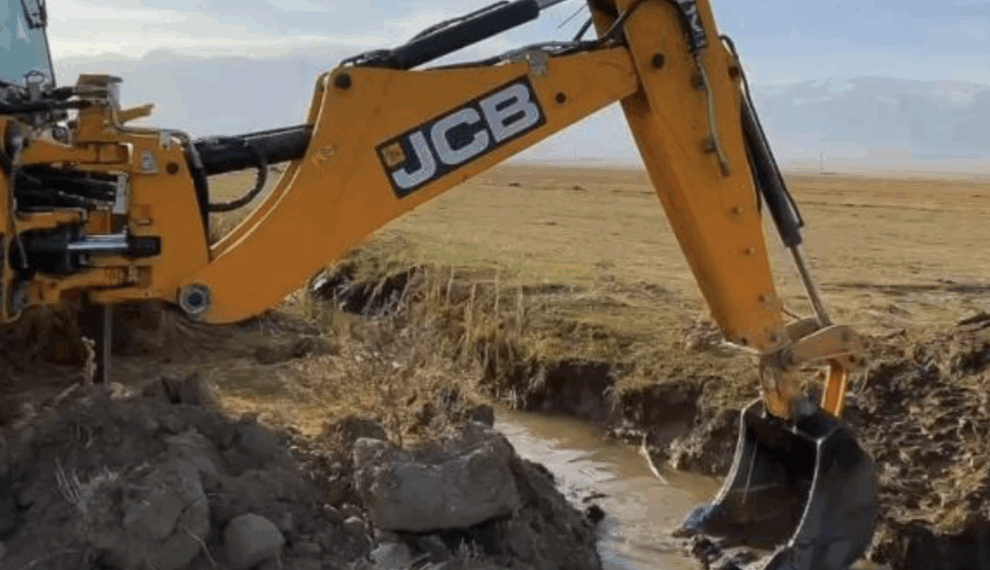 В Жамбылской области проводится механизированная очистка земляных каналов