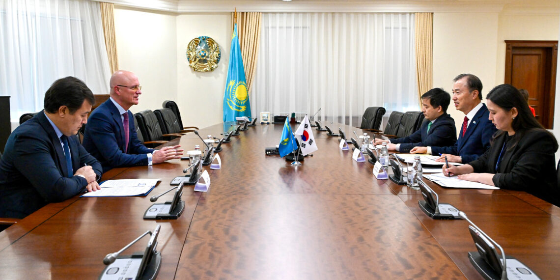 Роман Скляр провел встречу с послом Республики Корея в Казахстане