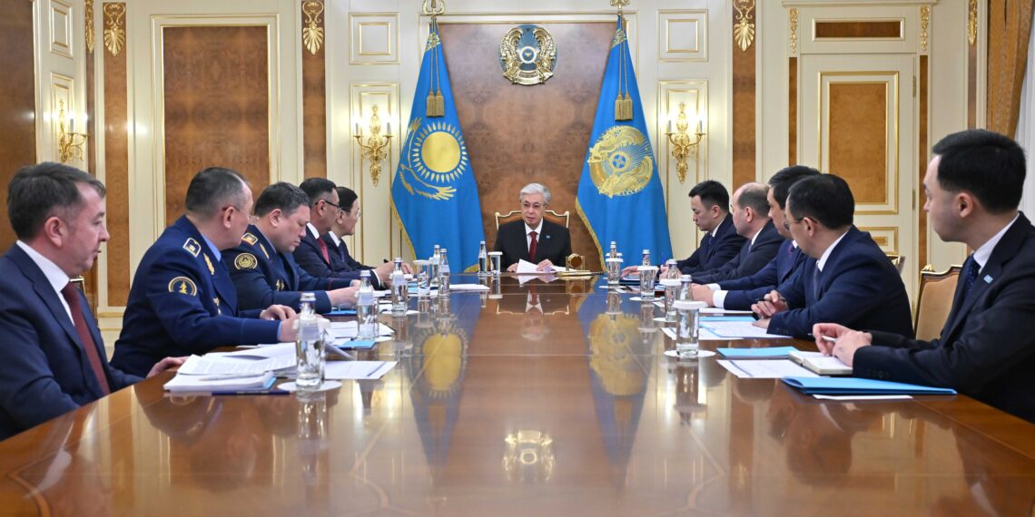 Президент Казахстана провел совещание по вопросам воинской дисциплины и правопорядка