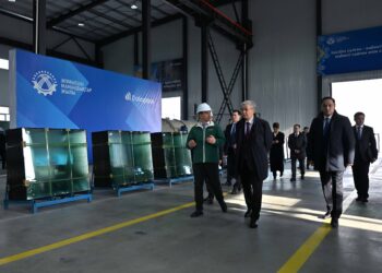 Касым-Жомарт Токаев посетил предприятие по производству закаленного стекла