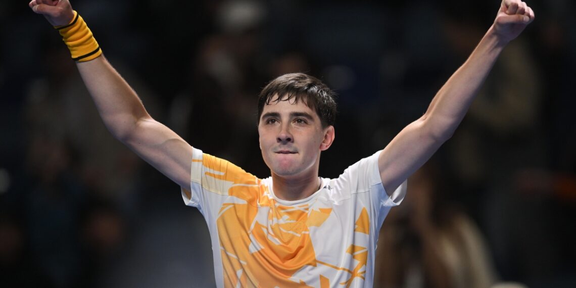 Александр Шевченко сыграет в четвертьфинале теннисного турнира в Аделаиде