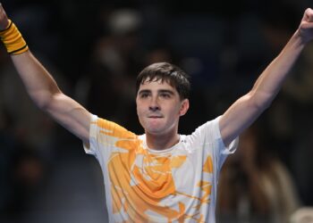 Александр Шевченко сыграет в четвертьфинале теннисного турнира в Аделаиде