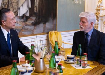 Посол Казахстана вручил верительные грамоты президенту Чехии