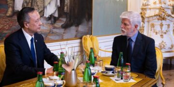 Посол Казахстана вручил верительные грамоты президенту Чехии