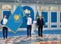 Токаев вручил Государственный флаг знаменосцам олимпийской и паралимпийской команд РК