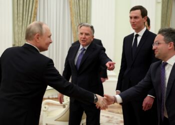 Помощник президента России Юрий Ушаков поделился деталями встречи Владимира Путина с делегацией США