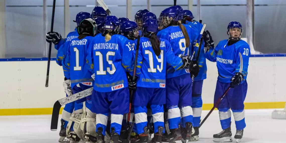 Женская команда Казахстана успешно стартовала на юниорском чемпионате мира по хоккею в Стамбуле