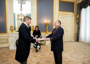 Посол Казахстана вручил верительные грамоты королю Нидерландов