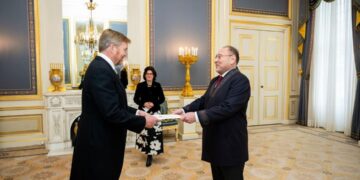 Посол Казахстана вручил верительные грамоты королю Нидерландов