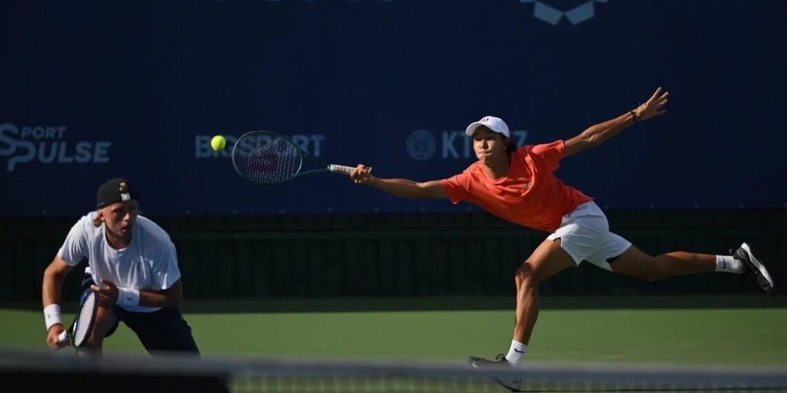 Казахстанец Амир Омарханов стал чемпионом парного теннисного турнира в Тунисе