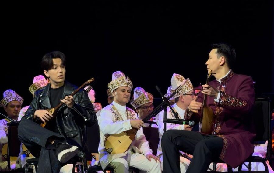 Народный артист РК Димаш Кудайберген выступил на творческом вечере Абылая Тлепбергена