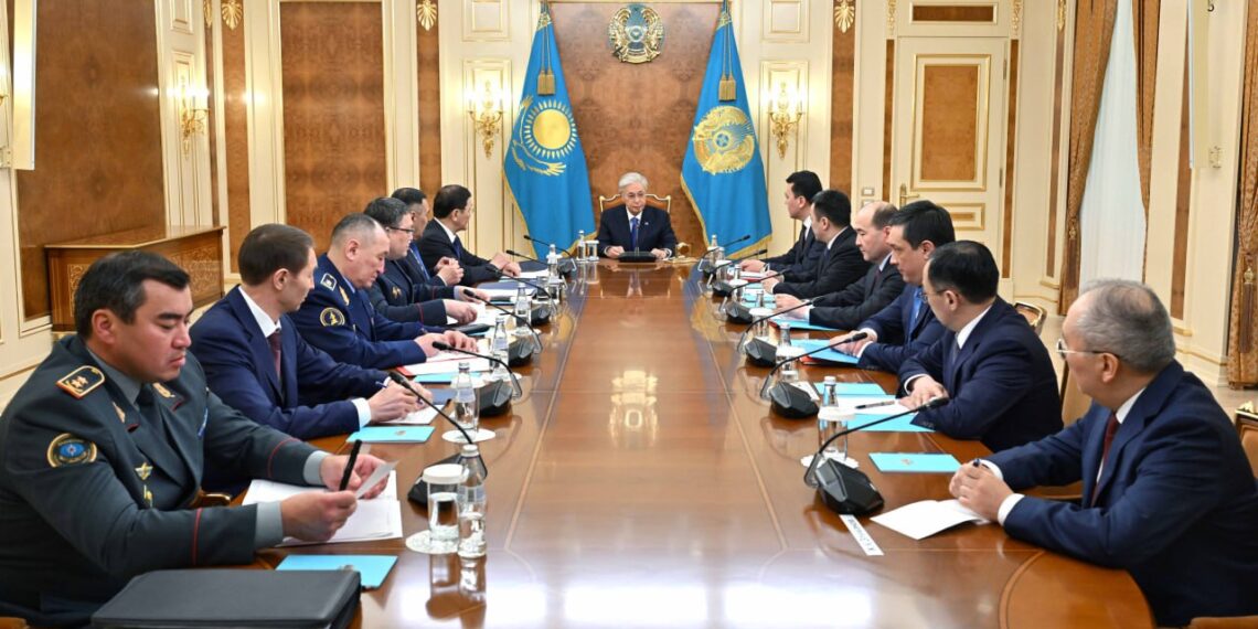 Токаев провел совещание по вопросам защиты прав граждан и обеспечения общественного порядка