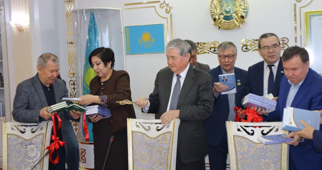 В Астане прошла презентация новых книг Амангельды Кеншиликулы