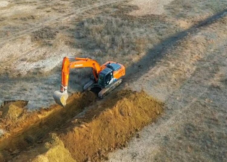 В Жамбылской области ведутся работы по восстановлению канала для обеспечения водой домашних хозяйств Таласского района