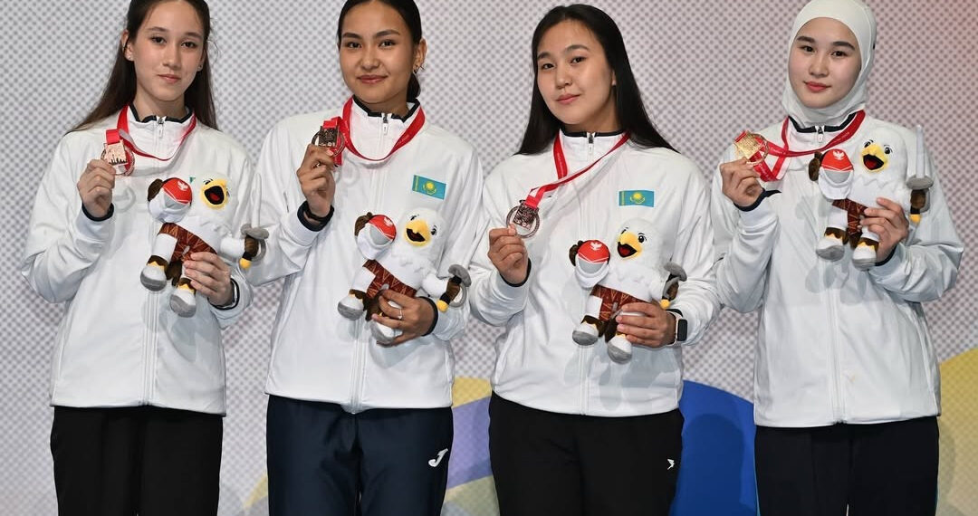 Казахстанские фехтовальщицы стали бронзовыми призерами юниорского чемпионата Азии