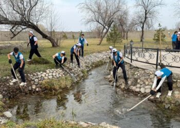 Казахстанская молодежь принимает активное участие в республиканской акции «Мөлдір бұлақ»