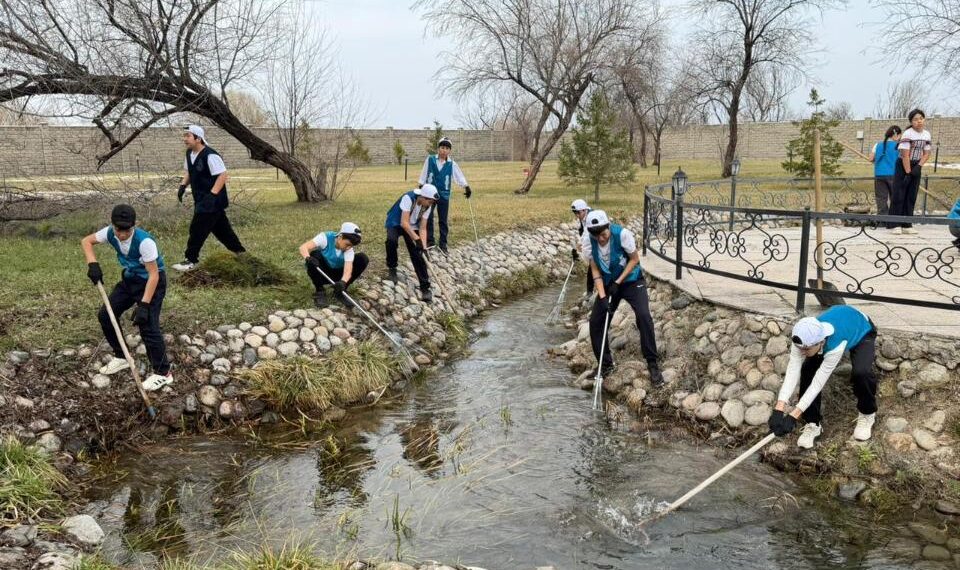 Казахстанская молодежь принимает активное участие в республиканской акции «Мөлдір бұлақ»