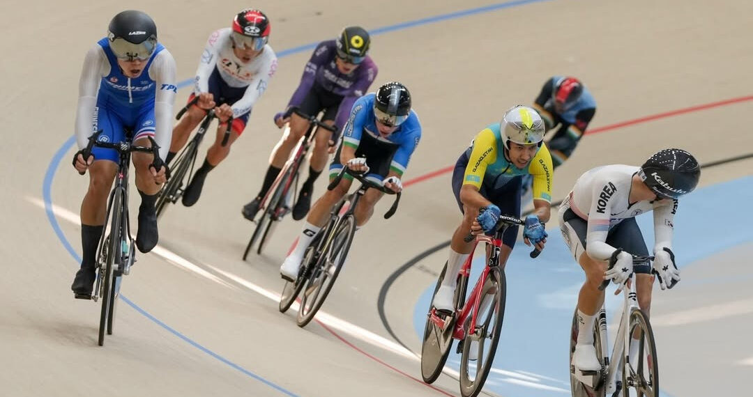 Казахстанец Алишер Жумакан стал серебряным призером чемпионата Азии по велоспорту на треке