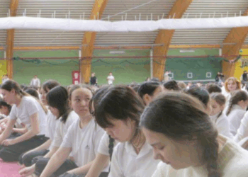 В Кокшетау полторы тысячи школьников одновременно сыграли в «Бес асық»