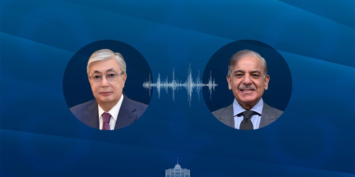 Президент Казахстана провел телефонный разговор с премьером Пакистана