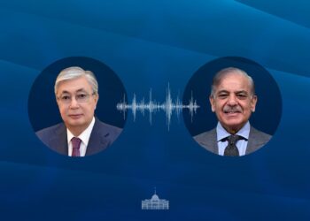 Президент Казахстана провел телефонный разговор с премьером Пакистана